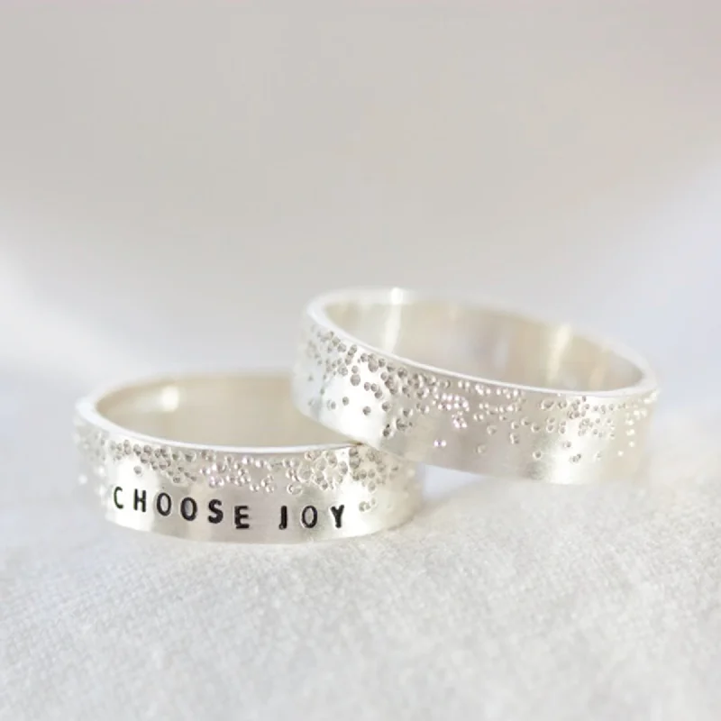 women’s personalized rings-GRAND REMEMBRANCE RING