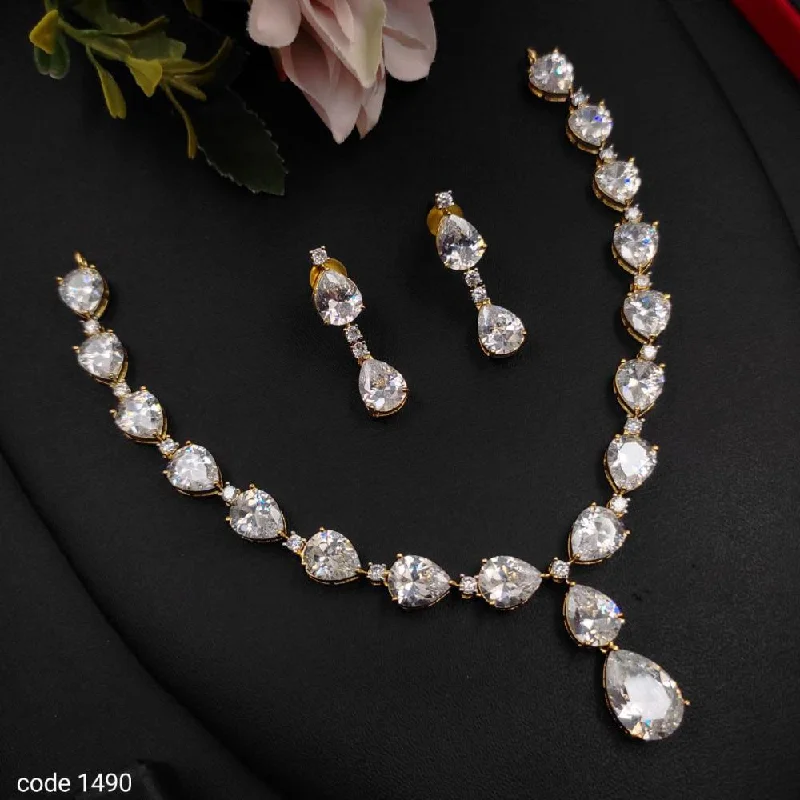 women’s wedding necklaces-Aamrapali Gold Plated Crystal Stone And Austrian  Necklace Set