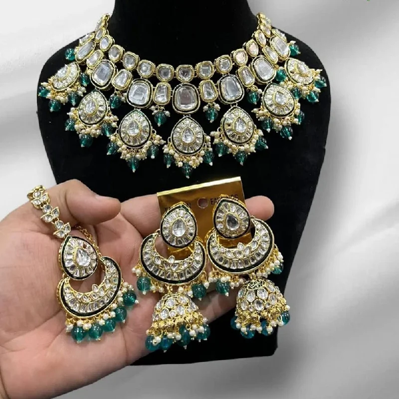 women’s choker necklaces-Lucentarts Jewellery Gold Plated Kundan And Pearl Necklace Set