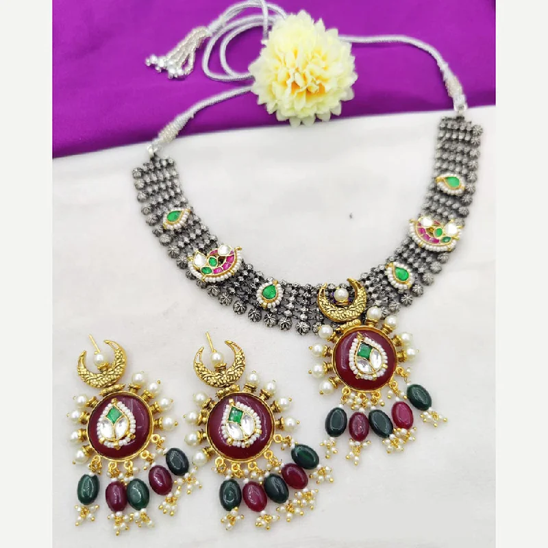 women’s choker necklaces-Fancyla 2 Tone Plated Kundan Stone And Pearls Necklace Set