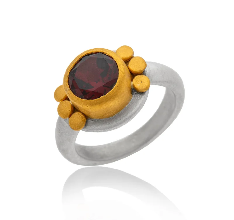 women’s sterling silver wedding bands-Nava Zahavi Yellow Gold Garnet Tie Ring