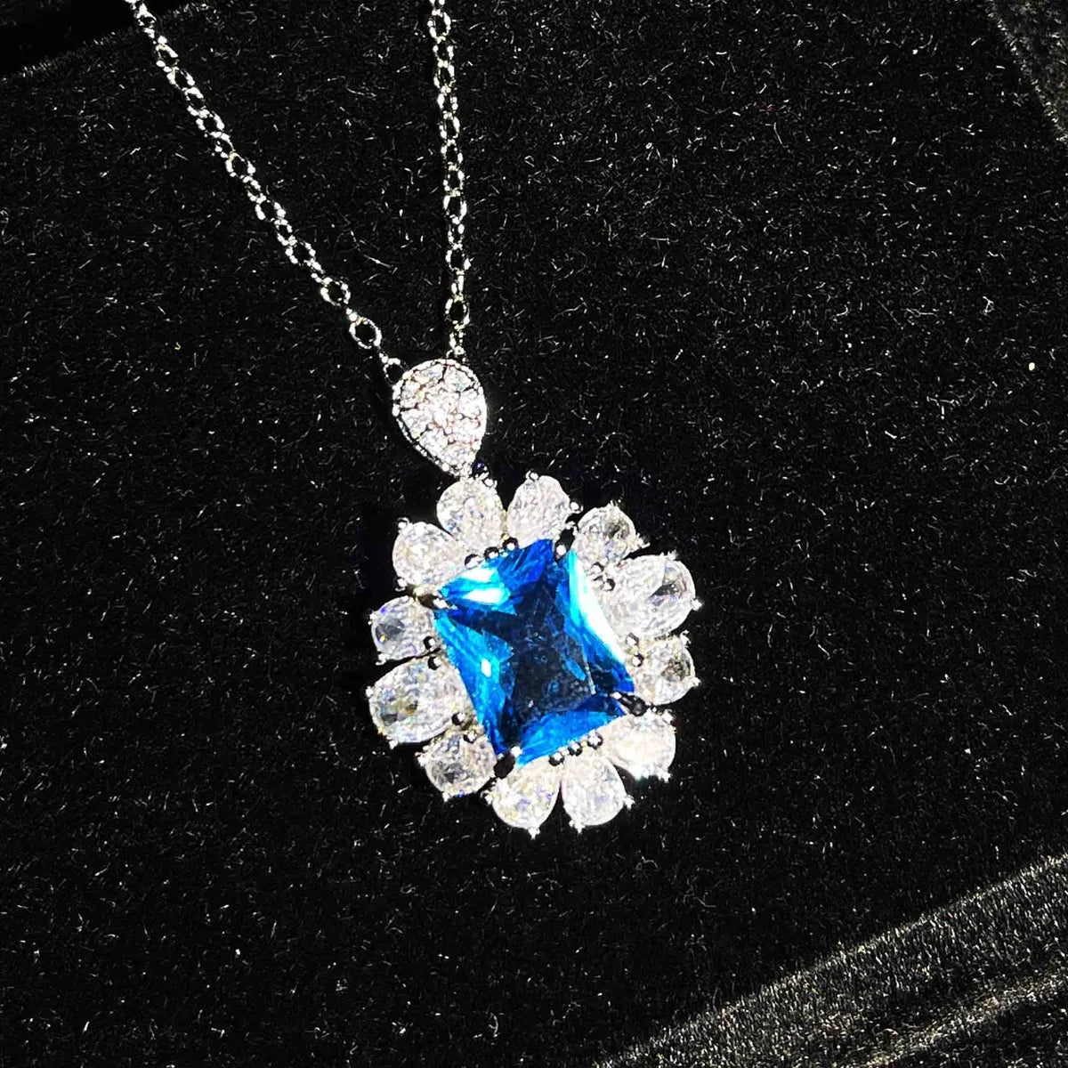 Blue Diamond Pendant [without Chain]]